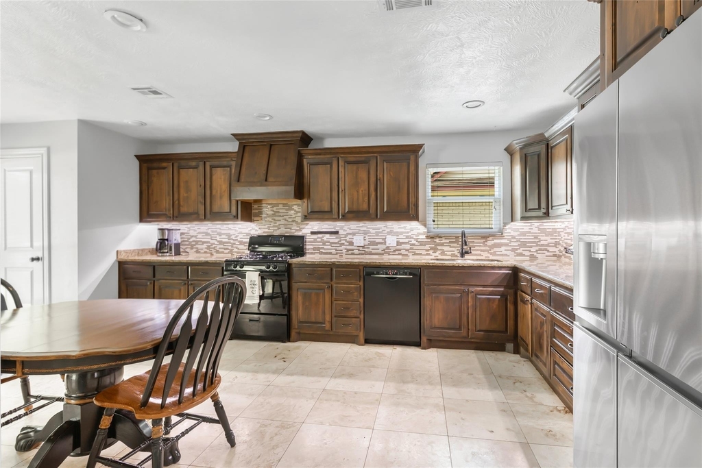 2543 Fountain View Street - Photo 6