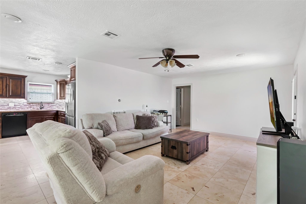 2543 Fountain View Street - Photo 11