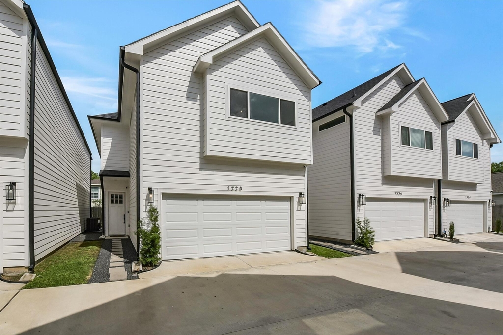 1228 Mcneil Street - Photo 4