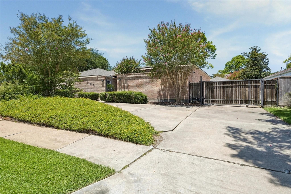 11426 Lakeside Place Dr - Photo 1