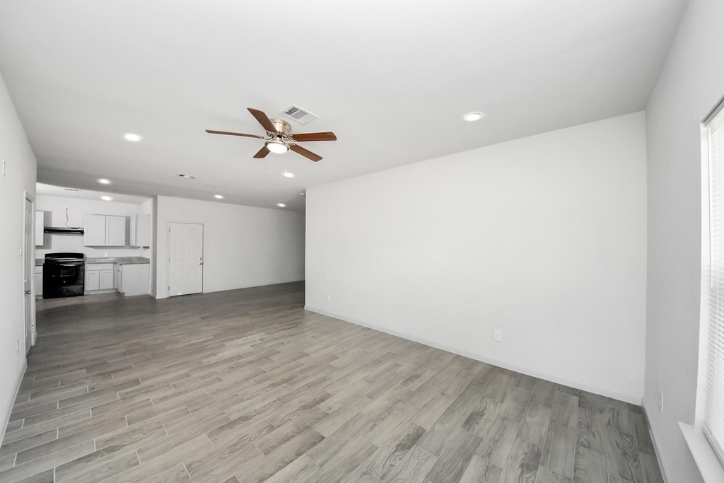 205 Memon Lane - Photo 2