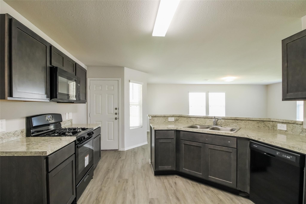 2550 Grayling Drive - Photo 3
