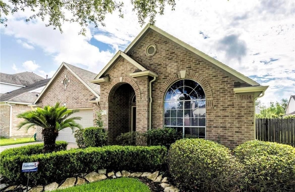 3827 Shady Breeze Drive - Photo 0