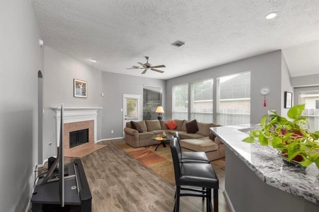 3827 Shady Breeze Drive - Photo 5