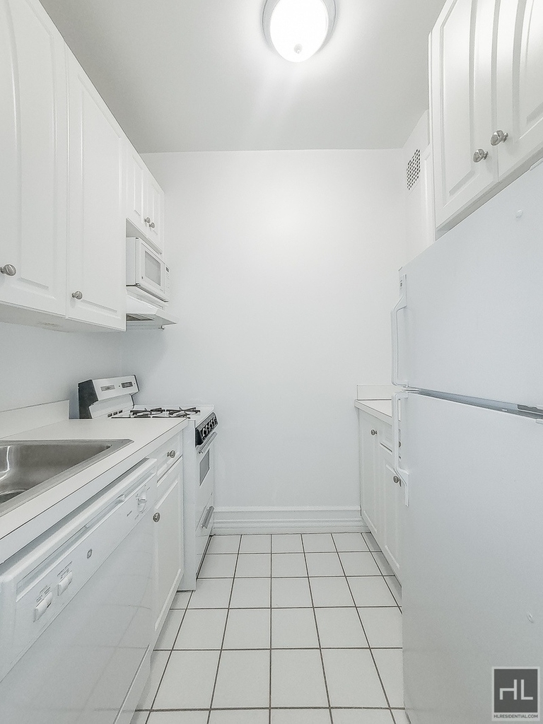 East 83 Street - Photo 2