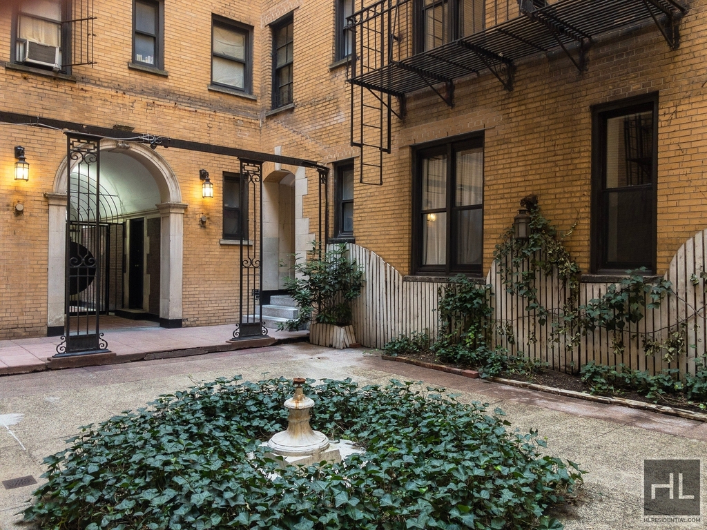 West 45 Street - Photo 4