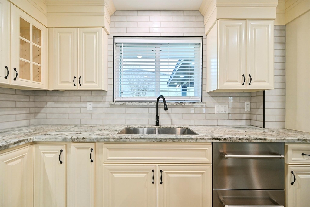 10930 White Thorn Street - Photo 10