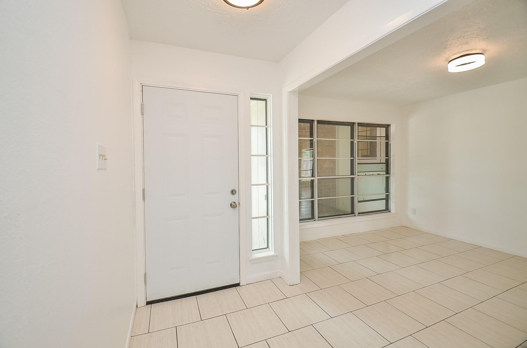 12266 Huntington Venture Drive - Photo 7