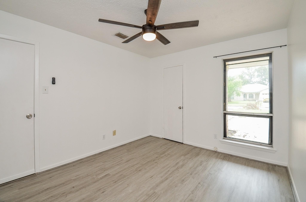 12266 Huntington Venture Drive - Photo 3