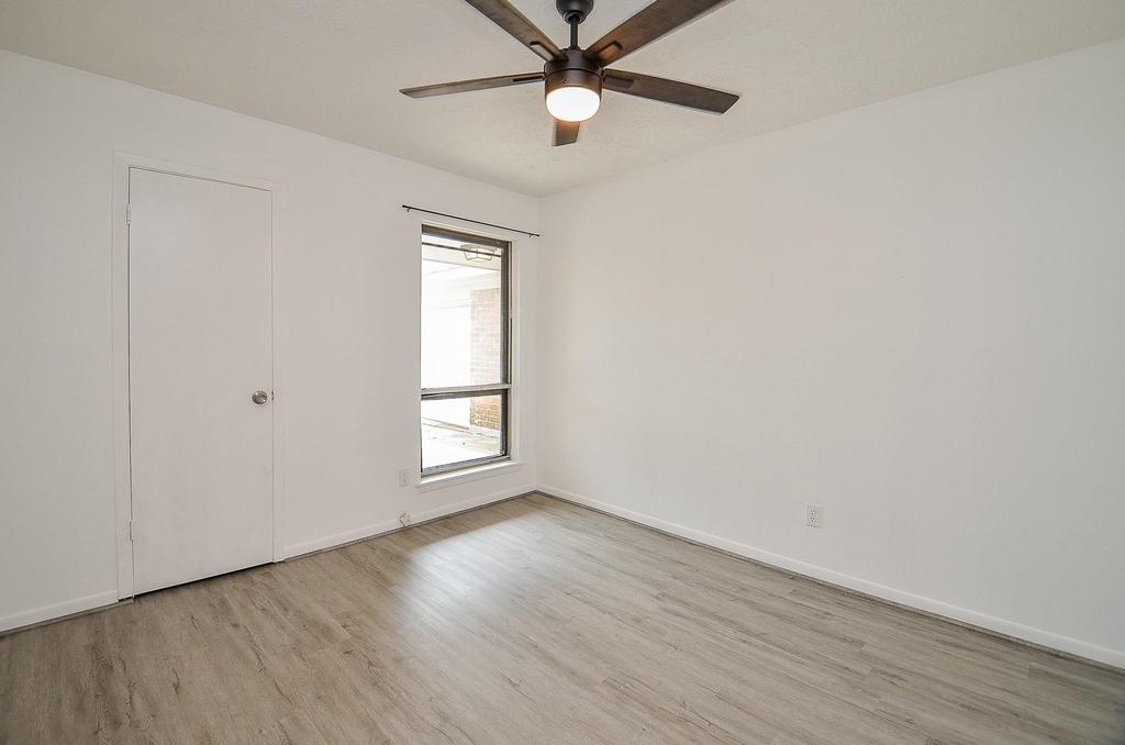 12266 Huntington Venture Drive - Photo 2