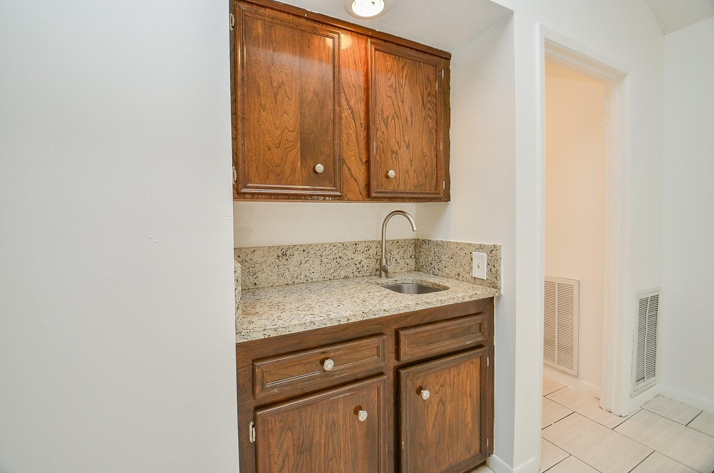 12266 Huntington Venture Drive - Photo 14