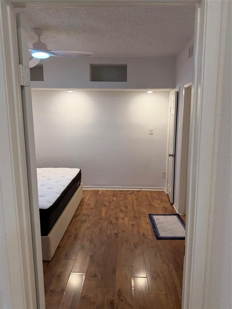 10855 Meadowglen Lane - Photo 8