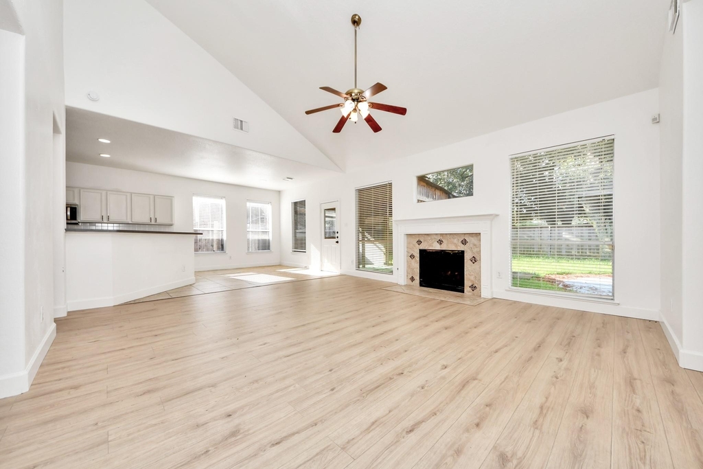 13515 Scarab Drive - Photo 4
