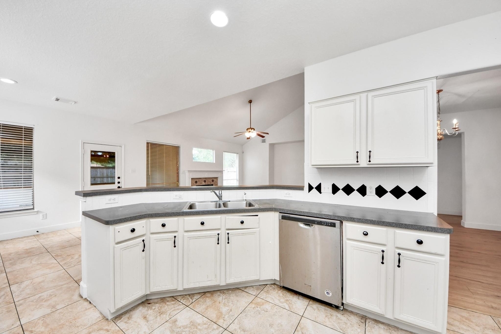 13515 Scarab Drive - Photo 18