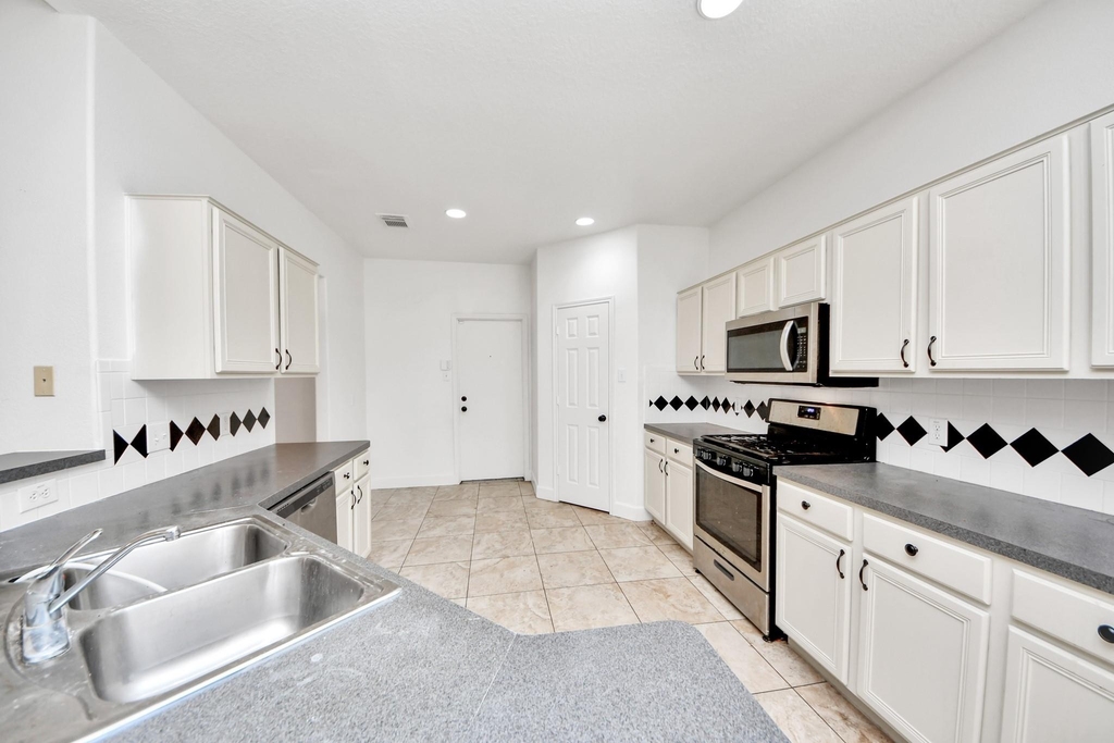 13515 Scarab Drive - Photo 33