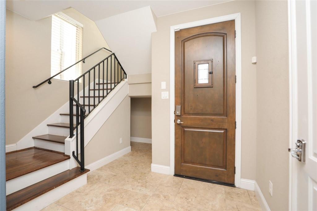 1610 Knox Street - Photo 3