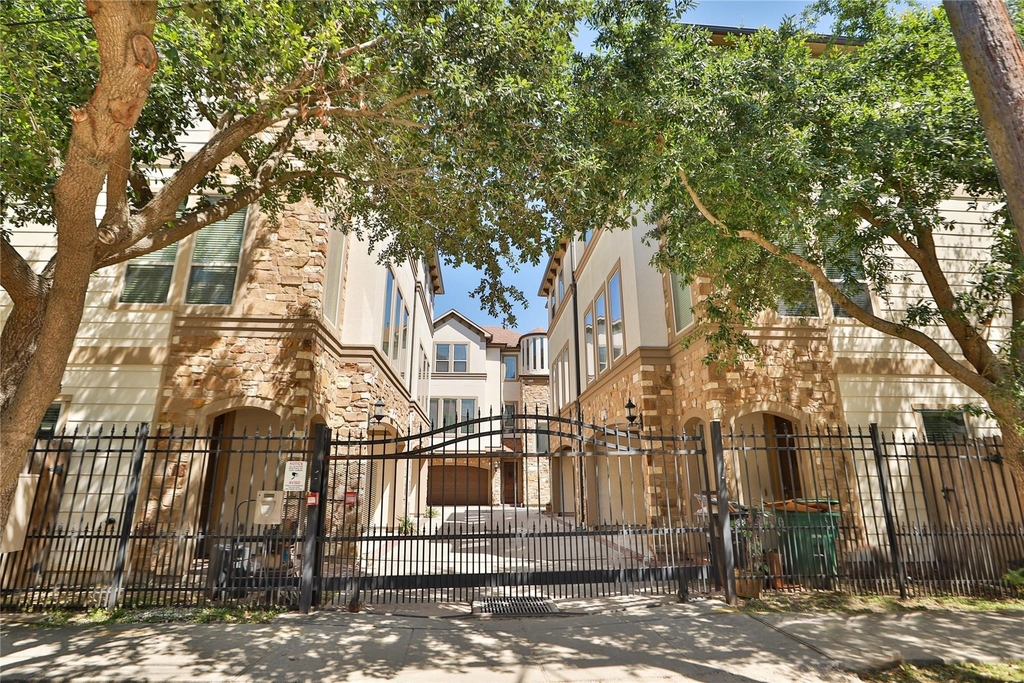 1610 Knox Street - Photo 0