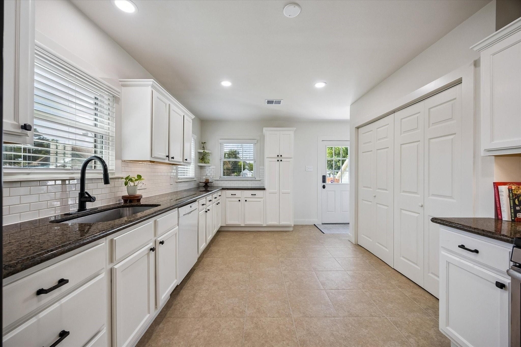 809 Gale Street - Photo 8
