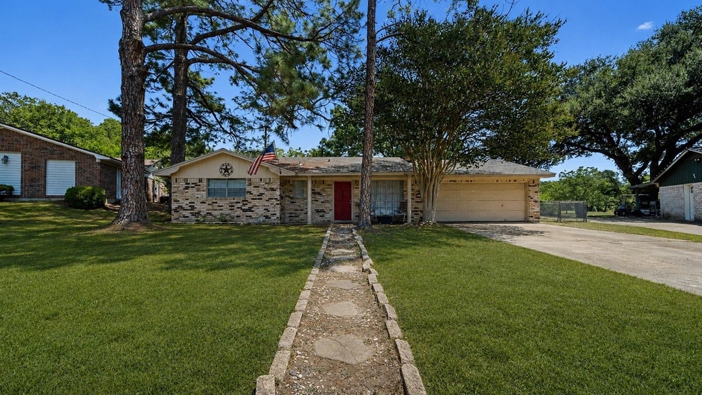 2015 Lee Street - Photo 0