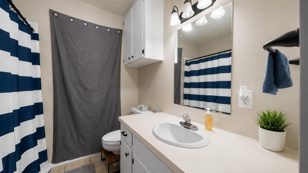 2015 Lee Street - Photo 6