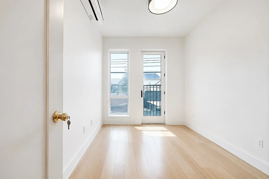3092 Farragut Road - Photo 2