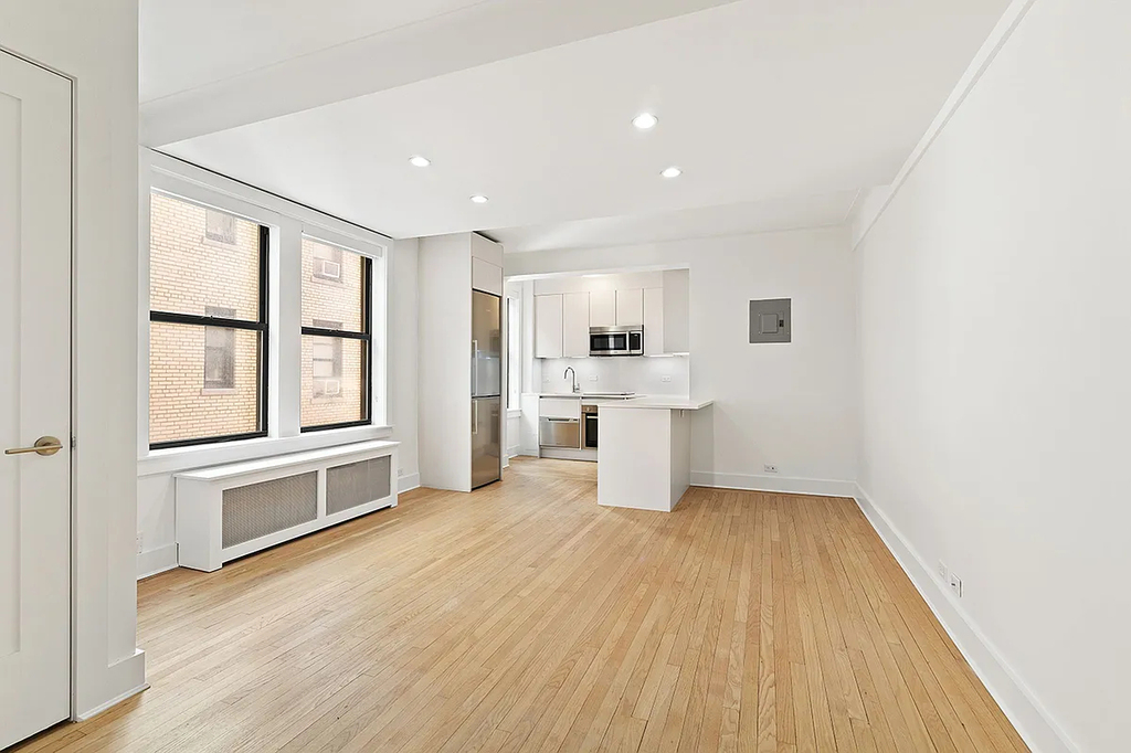 East 20th Street - Photo 2