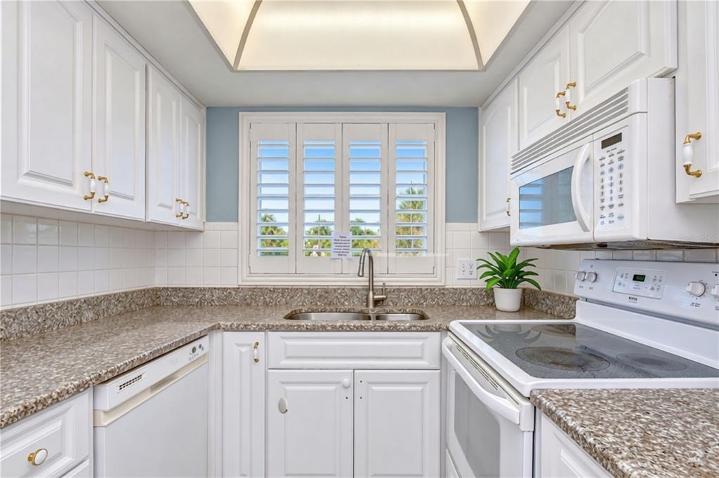 300 64th Avenue - Photo 39