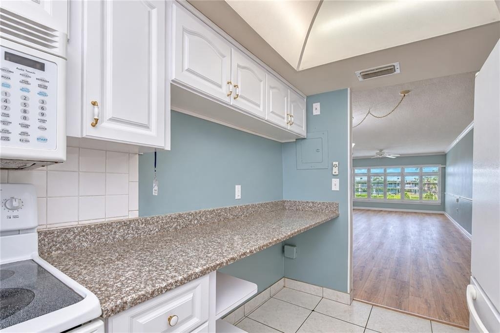 300 64th Avenue - Photo 9