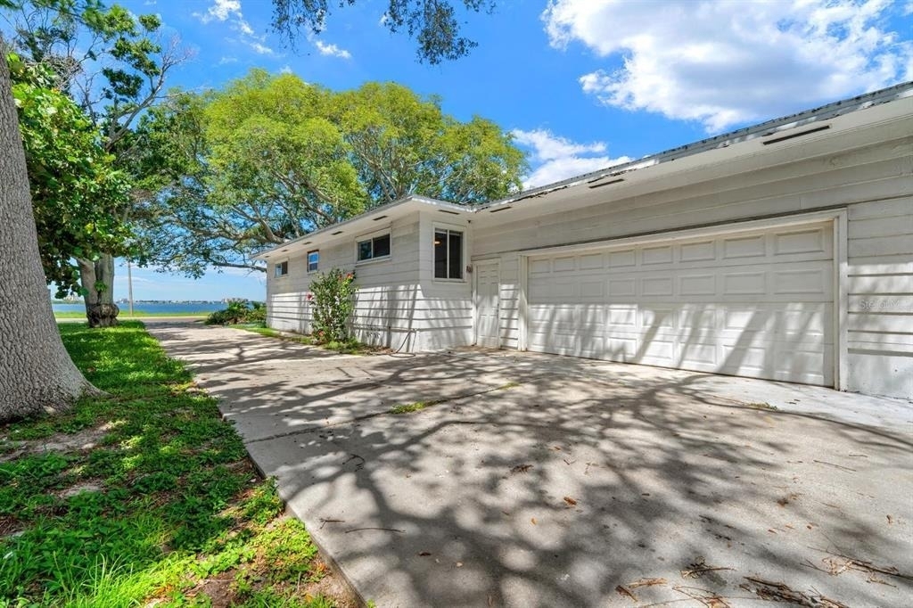 1949 Edgewater Drive - Photo 4