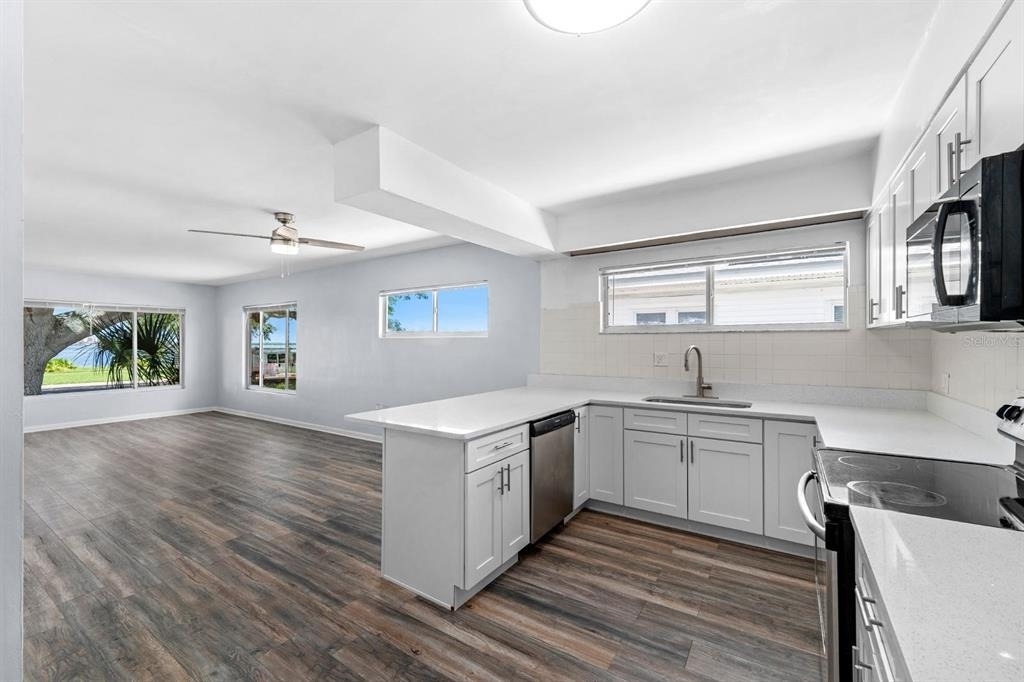 1949 Edgewater Drive - Photo 10