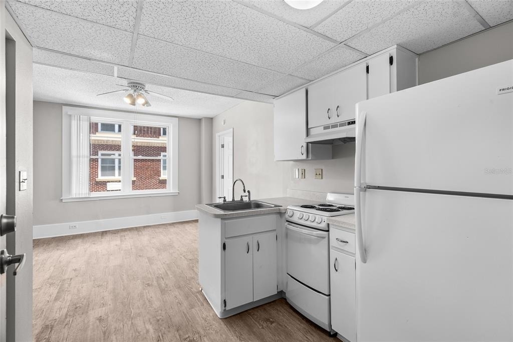 411 1st Avenue N - Photo 12