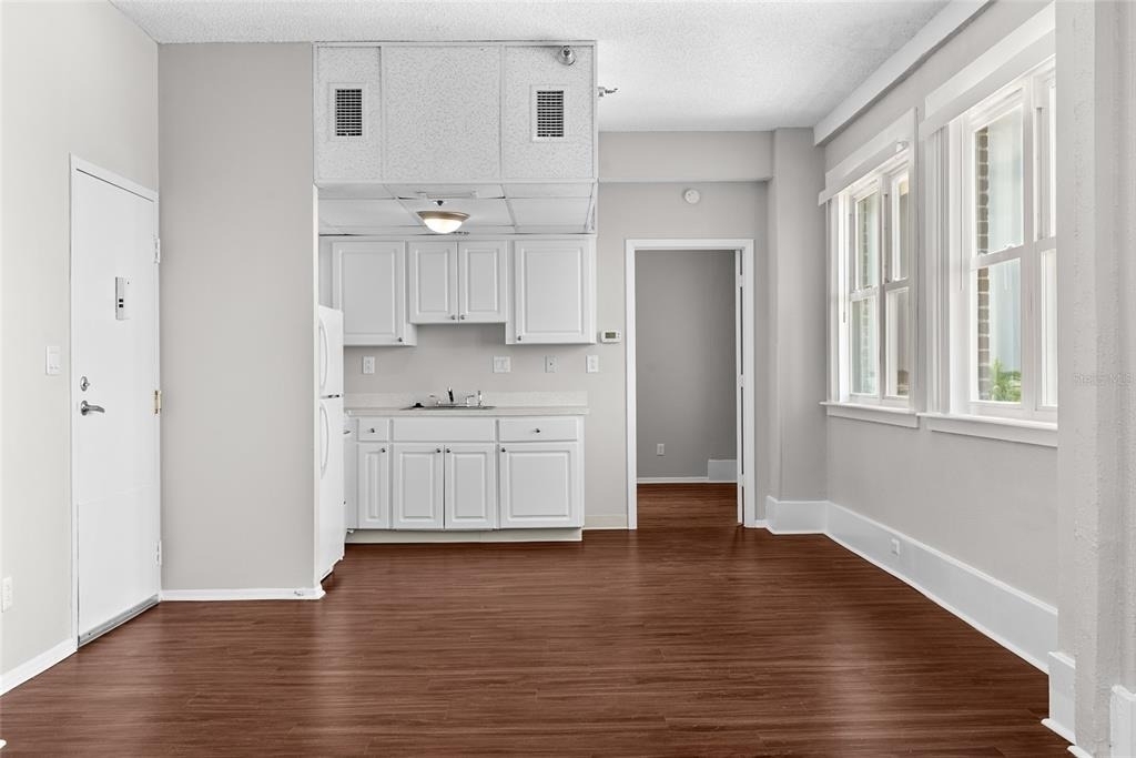 411 1st Avenue N - Photo 10