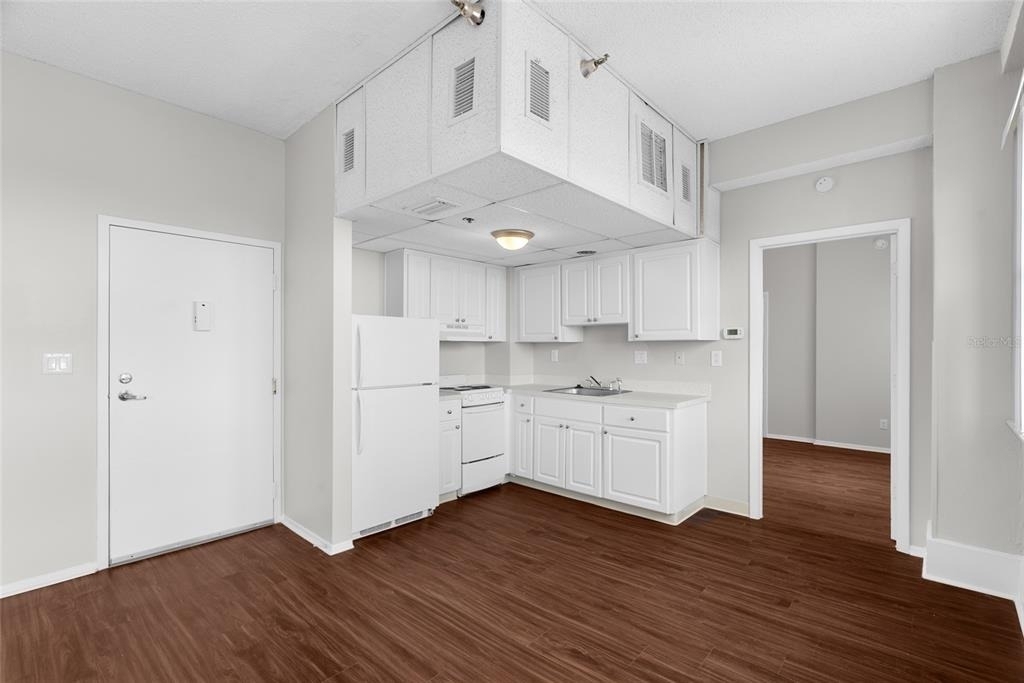 411 1st Avenue N - Photo 14
