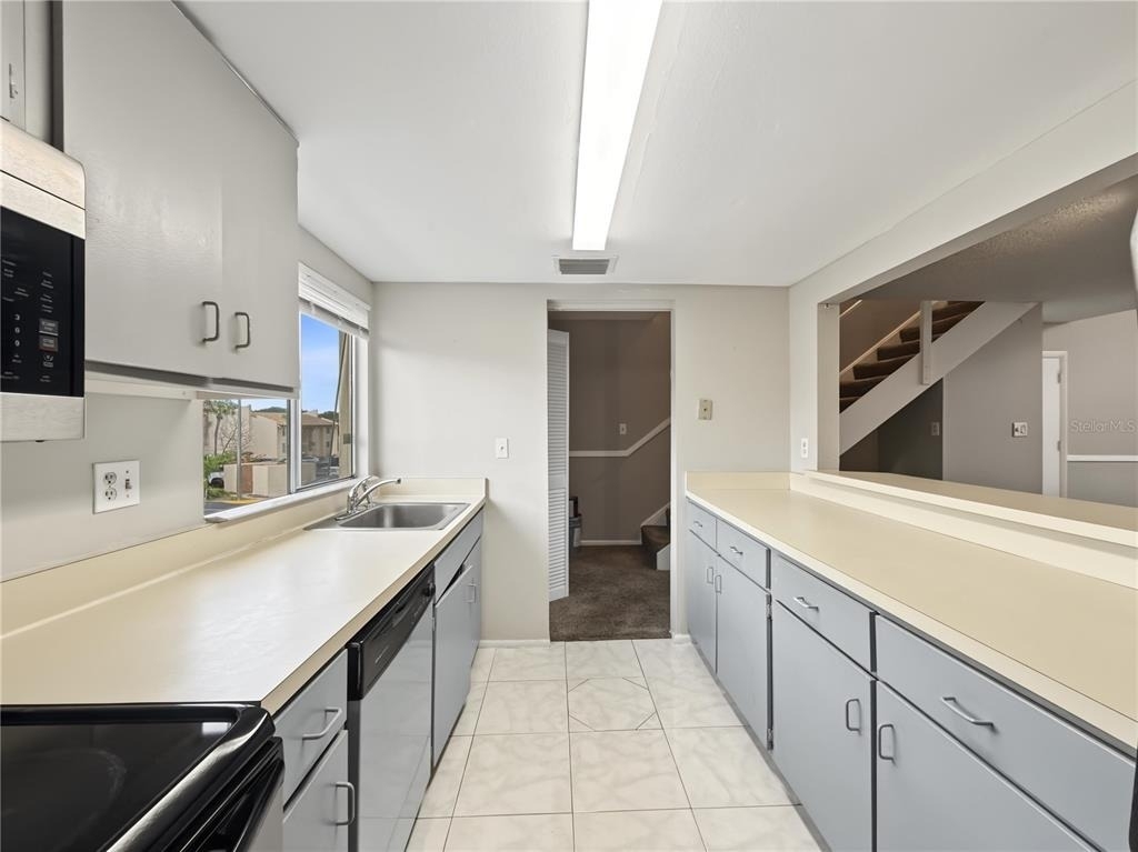 566 Orange Drive - Photo 9