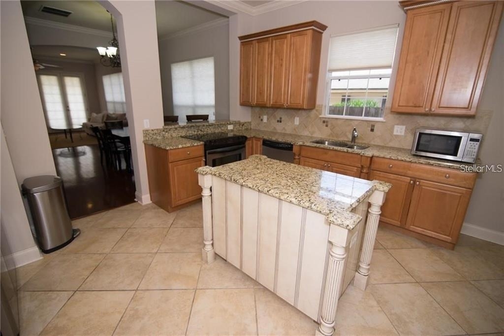 2821 E Central Boulevard - Photo 2