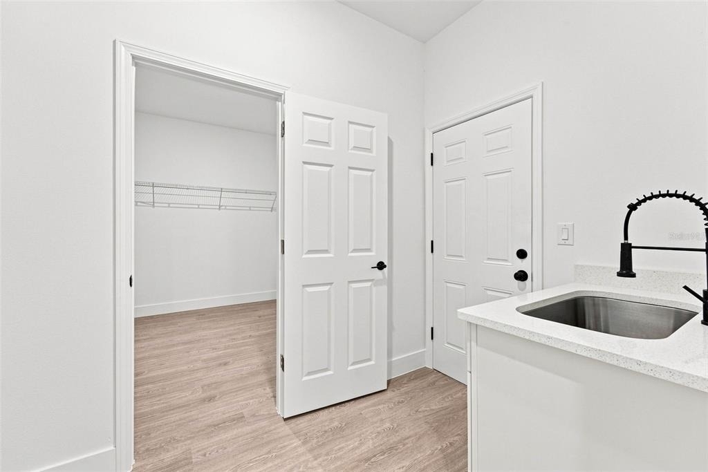 143 W Gondolier Place - Photo 31