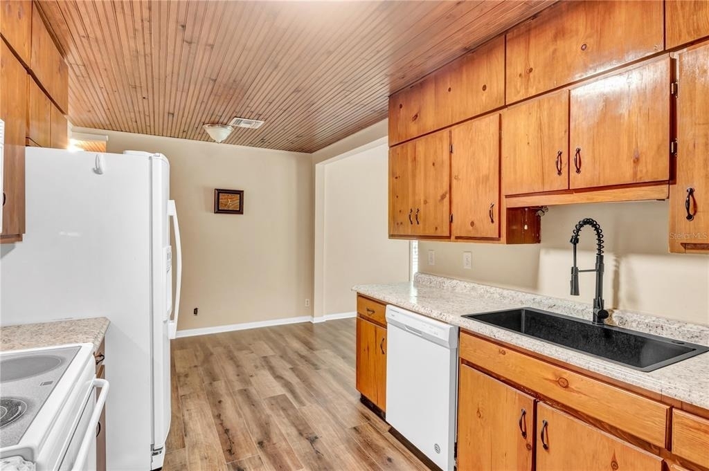1840 Highland Park Road - Photo 3