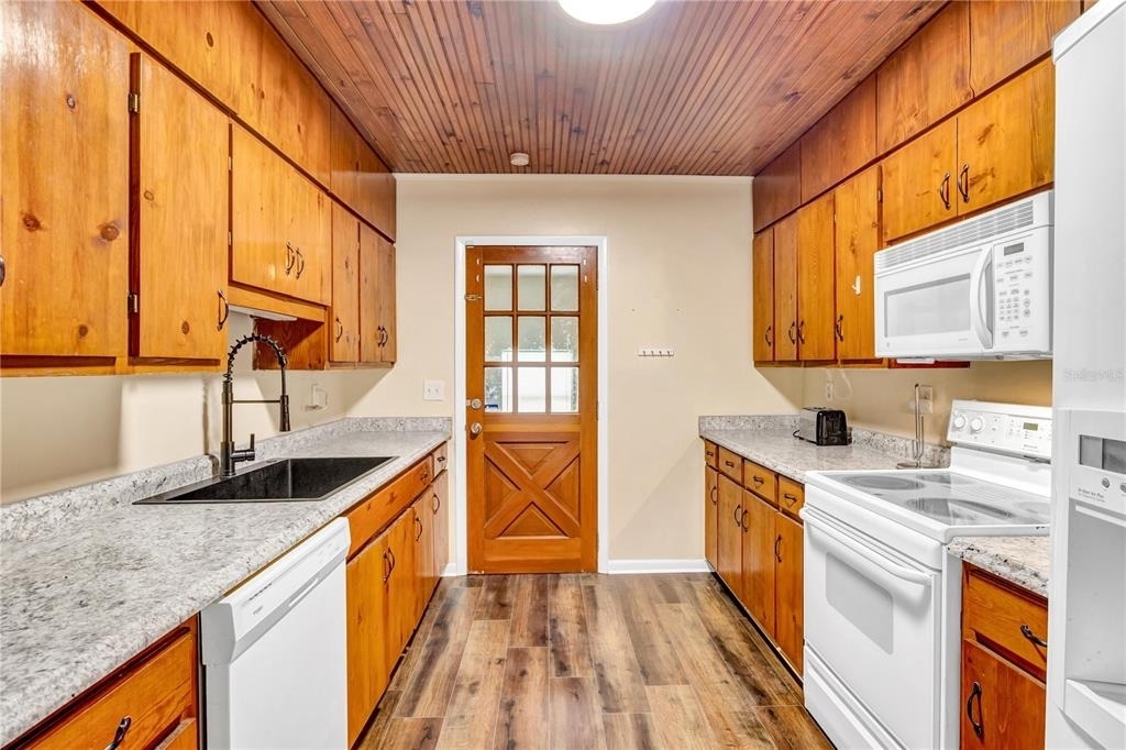 1840 Highland Park Road - Photo 2