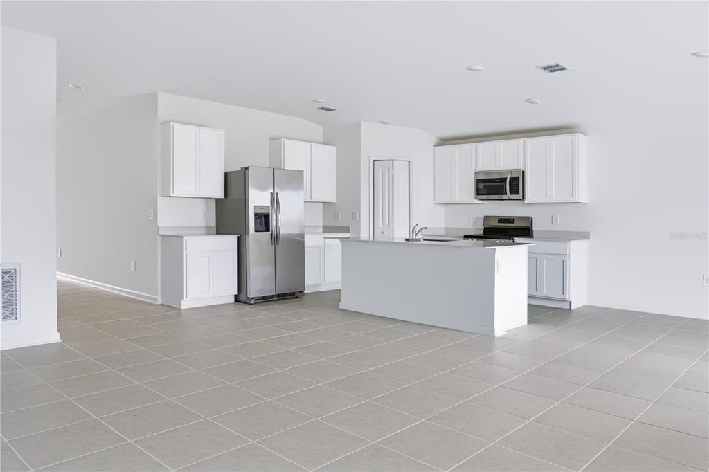 2406 Mckinley Drive - Photo 2