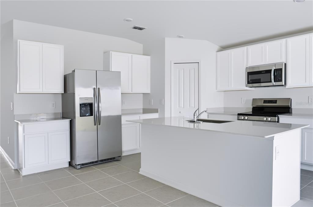 2406 Mckinley Drive - Photo 3