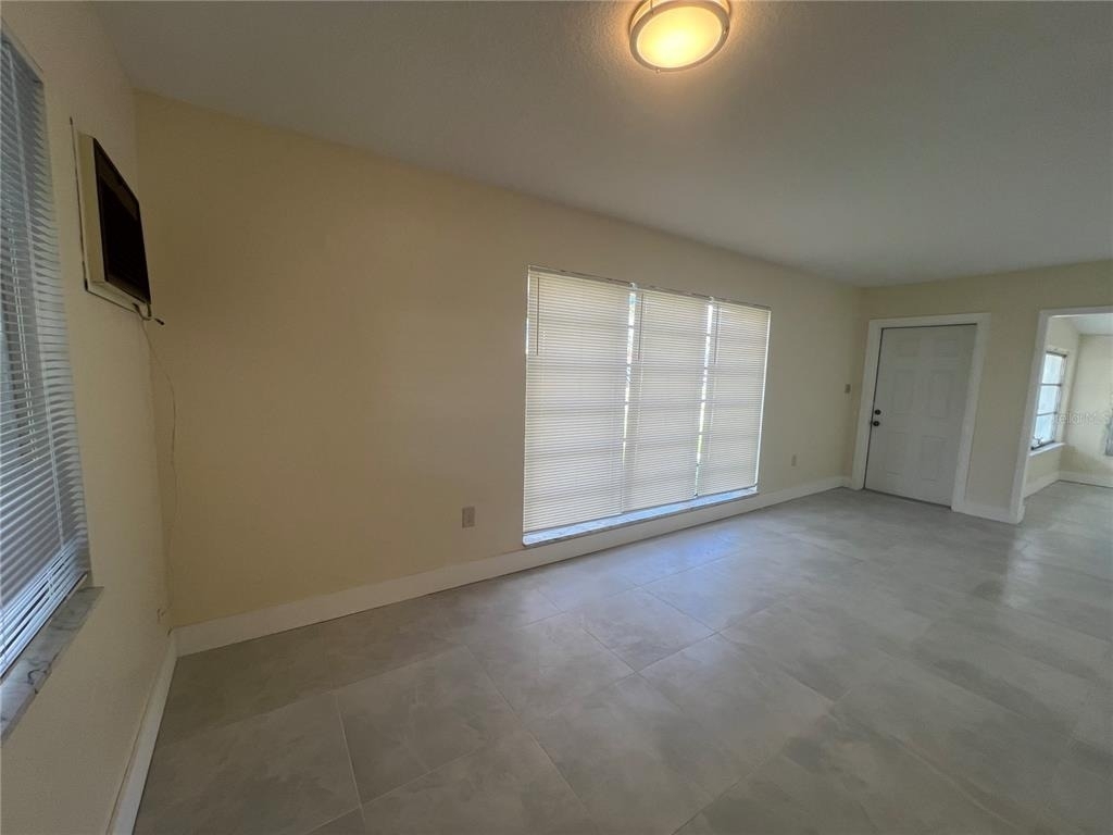 21923 Buxton Avenue - Photo 7