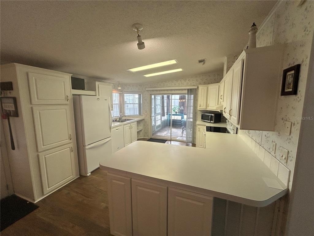 145 Begonia Terrace - Photo 2