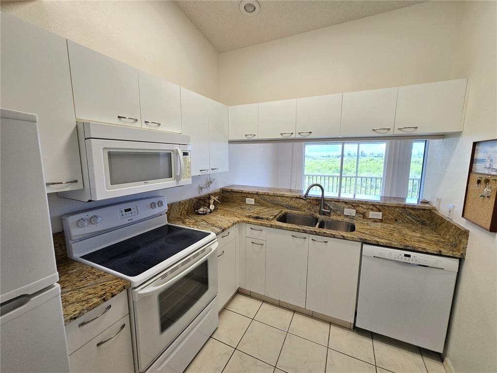3607 E Bay Drive - Photo 3