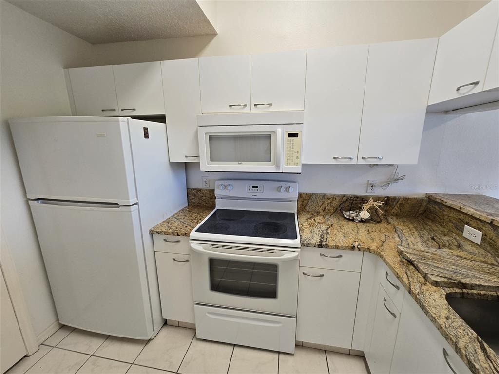 3607 E Bay Drive - Photo 4