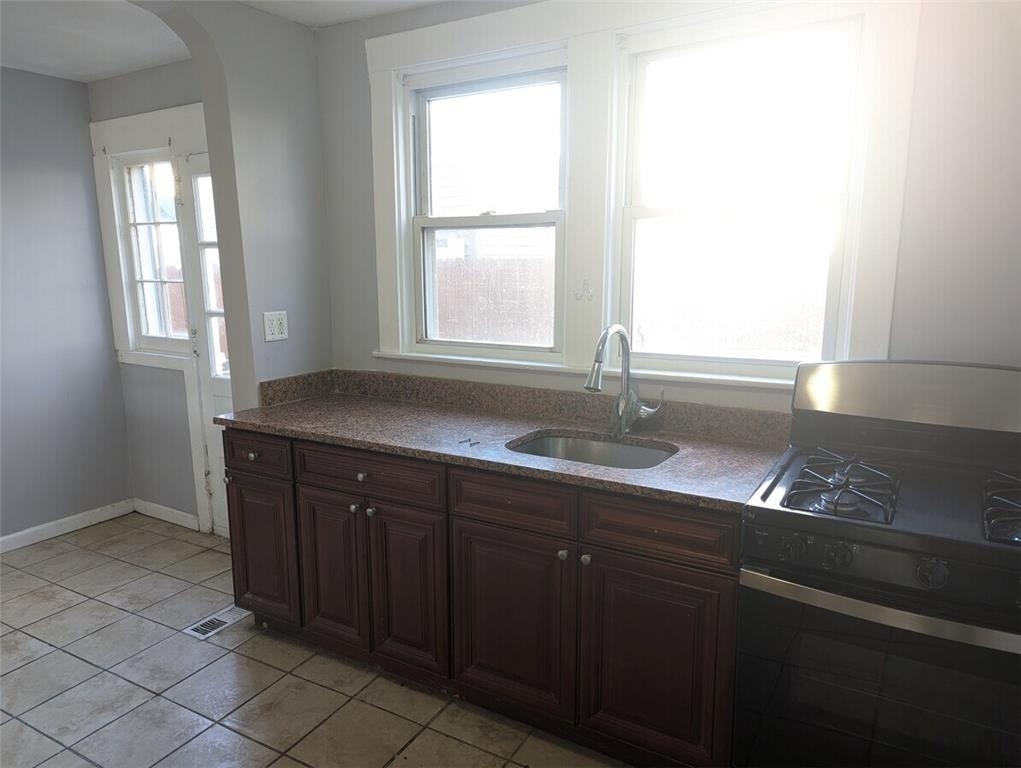 545 Park Place - Photo 7
