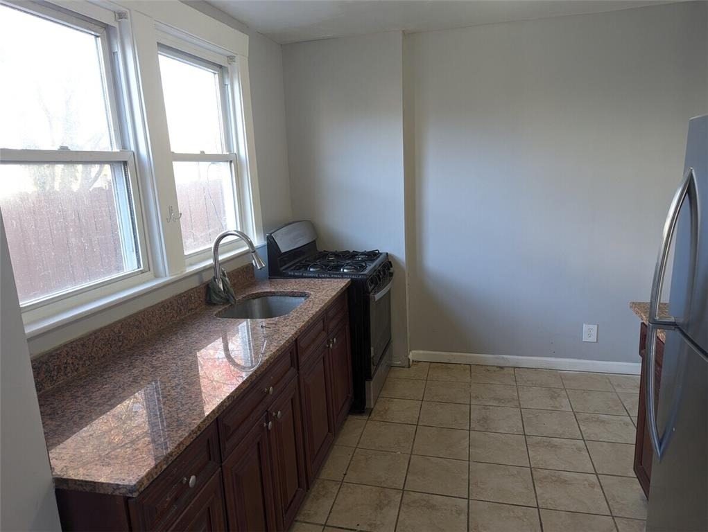 545 Park Place - Photo 5