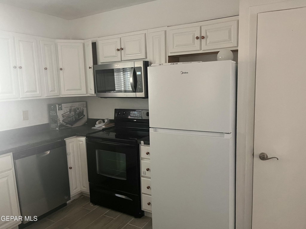4433 N Stanton Street - Photo 4