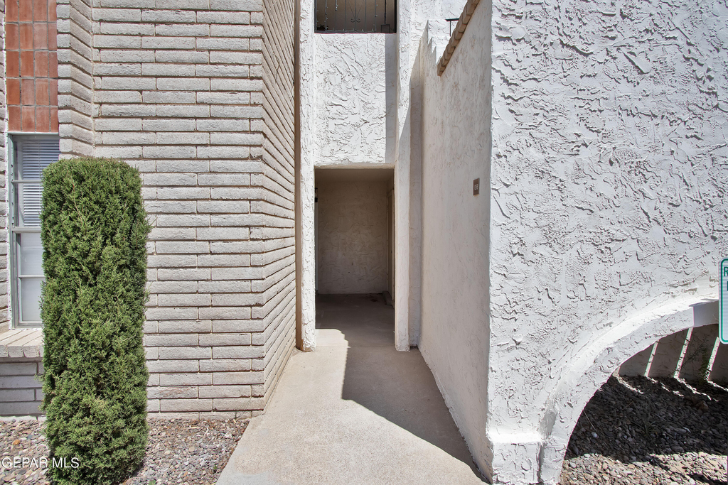 6201 Escondido Drive - Photo 3