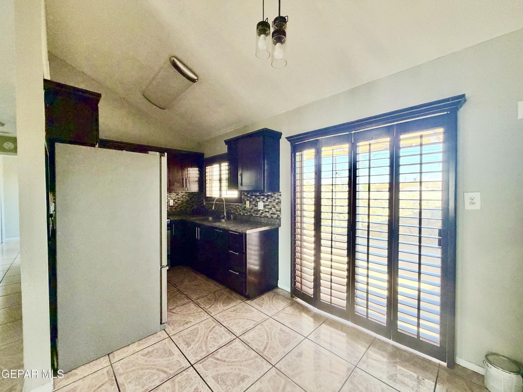 9150 Bur Oak Circle - Photo 4