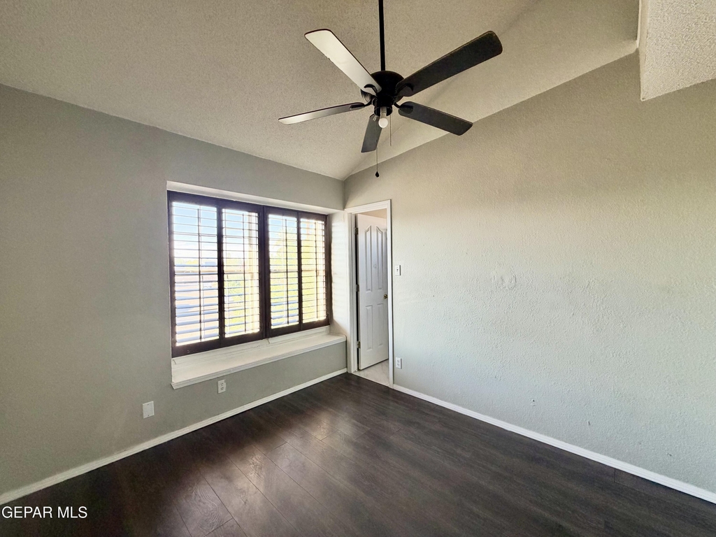 9150 Bur Oak Circle - Photo 14